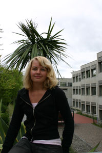 Paulinchen - eine aus der Trias der Schulgartengttinnen - seit vier Jahren engagiert und ausdauernd dabei! Gedanken ans Aufhren gibt es nicht! Respekt! 